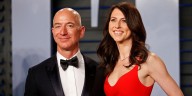 MacKenzie Scott, exesposa de Jeff Bezos, vende casi la mitad de sus acciones de Amazon