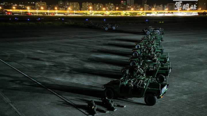 Taiwán va un paso más allá: drones, simulacros nocturnos y un pulso en los cielos con China