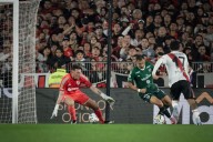 Un error costoso. La falla de Armani en el gol de Sarmiento frente a River en el Monumental