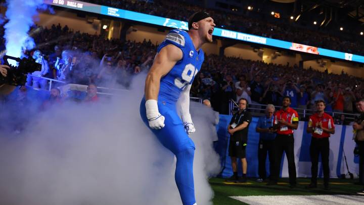 Lions, Aidan Hutchinson agree to four