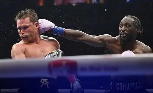 La terminante decisión de Canelo Álvarez con su carrera tras perder con Crawford