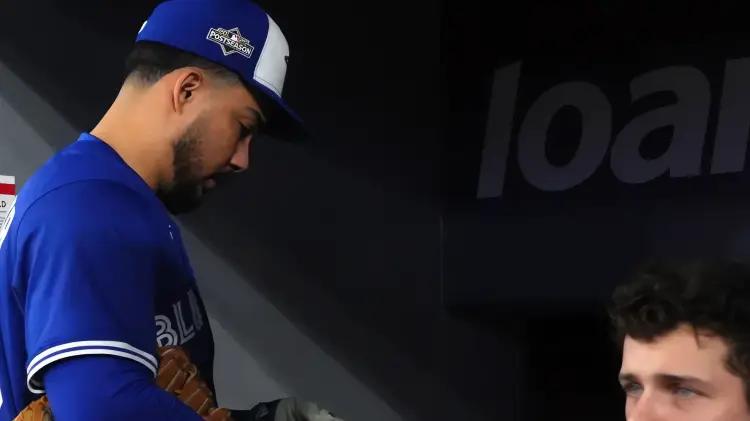 Azulejos de Toronto sin Santander en Juego 2 por lesión lumbar