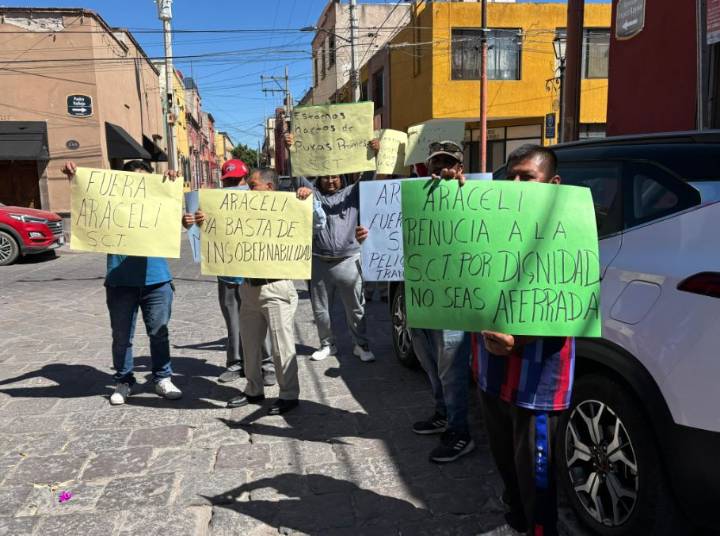 Taxistas bloquean Vallejo y Rayón en protesta contra Araceli Martínez