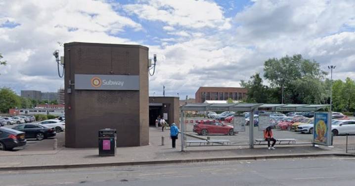 Man seriously injured in Subway fall as Glasgow passengers praised for saving his life