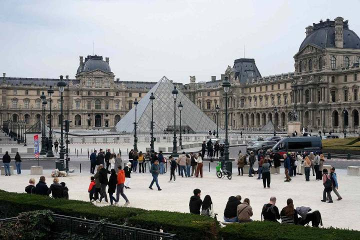 Louvre Museum Forced to Close After Chainsaw-Wielding Thieves Pull Off 7