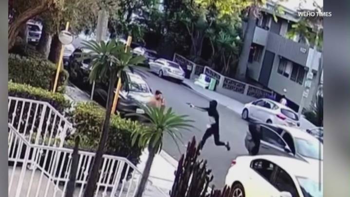 4 armed men ambush, rob victim in West Hollywood 