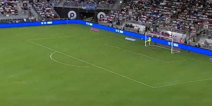 El golazo desde atrás de la mitad de la cancha que evitó Dibu Martínez: su peculiar reacción tras la enorme salvada ante Puerto Rico