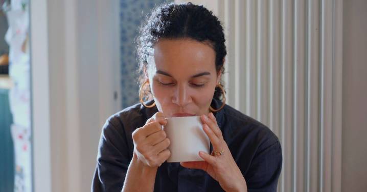 Amazon deal cuts price of huge box of chocolate biscuit bars 'good for sharing with a cuppa'