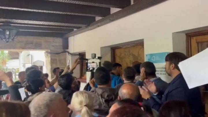 Protestas en las oficinas de ANDIS: manifestantes ingresaron al edificio