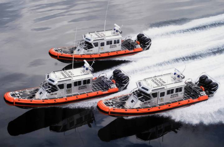 Rescatan a pescador extraviado en el mar frente al puerto de Progreso