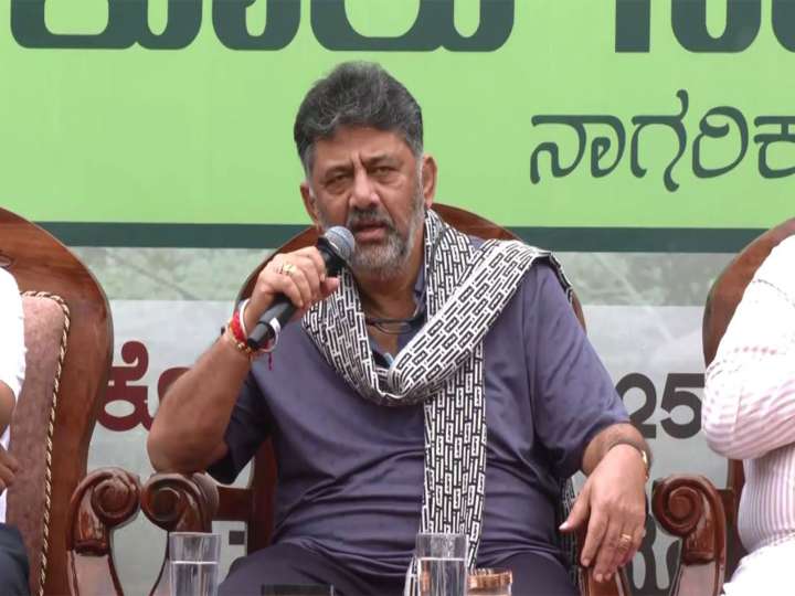 DK Shivakumar interacts with citizens during 'Bengaluru Nadige'