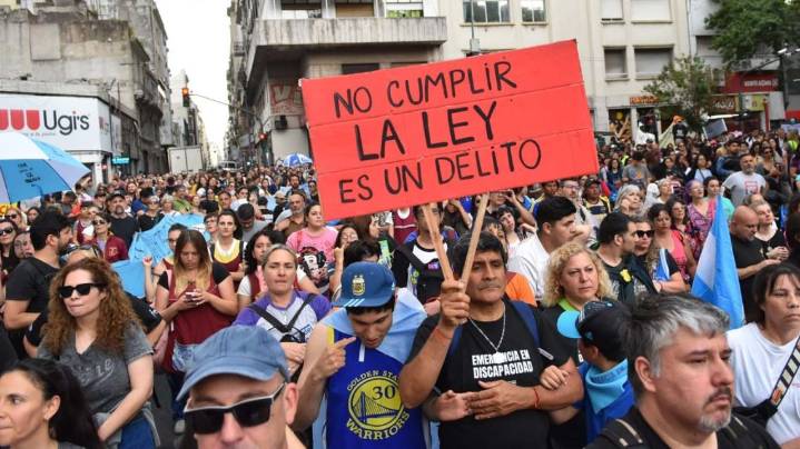 Fuerte operativo y empujones a manifestantes en la marcha por la Ley de Discapacidad