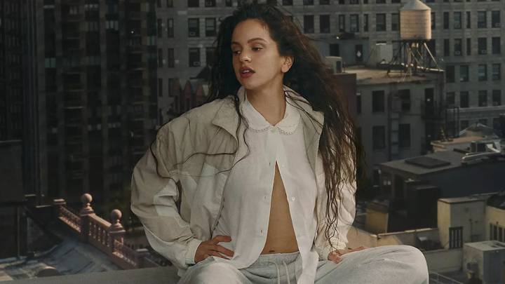Rosalía podría ser sancionada tras detener el tráfico en Madrid por su nuevo álbum