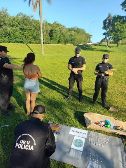 Iguazú: una mujer escondía en los juguetes de sus hijos dosis de cocaína para la venta