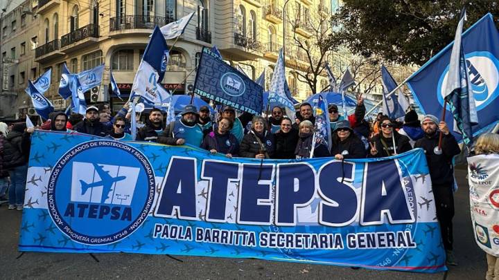 Trabajadores de los servicios de navegación aérea van al paro