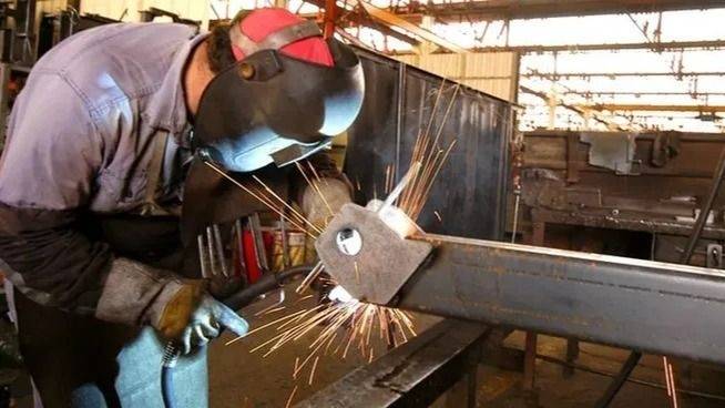 La economía tuvo un leve rebote mensual en agosto
