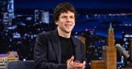Jesse Eisenberg donará un riñón a un desconocido y pausará su carrera temporalmente, calificó la decisión como una “obviedad”