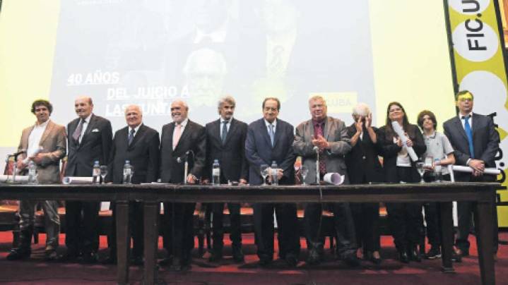 El tribunal del Juicio a las Juntas recibió doctorados ‘honoris causa’ de la UBA