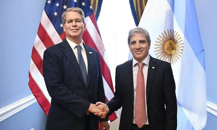 Bessent aclaró que no le pidió a la Argentina terminar el swap con China, pero apuntó a bases militares y centros de observación