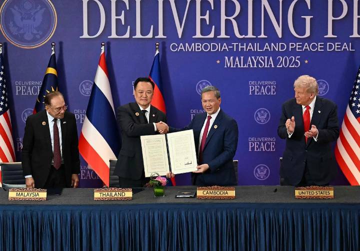 En el patio asiático, Trump vuelve a salir en el centro de la foto como el gran pacificador global