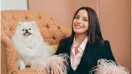 Emilia Mernes posó junto a Roma, su perra, para Dogue México