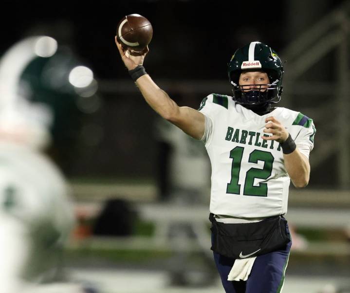 Football: Vince Yario helps Bartlett roll past Elgin