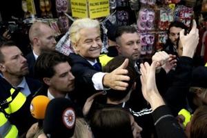 Wilders gets hero’s welcome in Dutch heartland