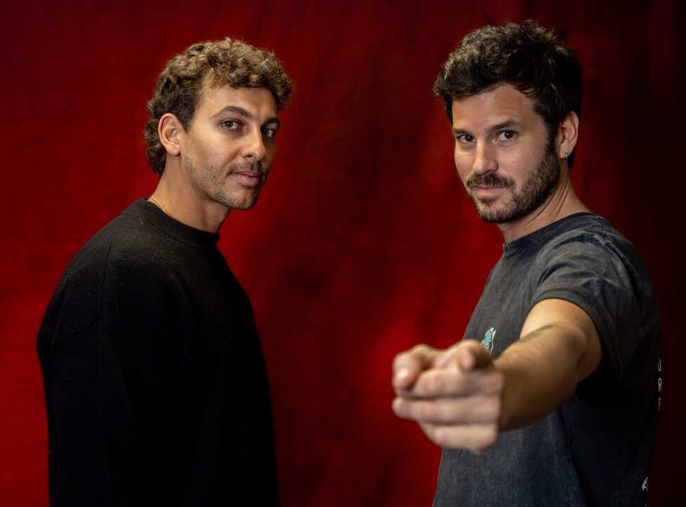 Ocho meses después de su pausa, Taburete anuncia gira y nuevo álbum: 'El Perro Que Fuma'
