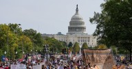 Miles llenan calles de ciudades de EU y el mundo en marchas No Kings contra Trump