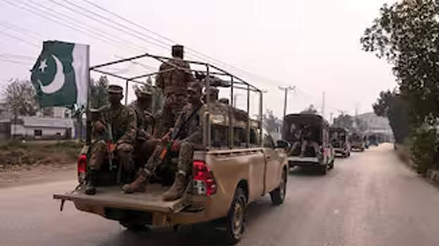 Roadside bomb attack against Pakistan security forces near Afghan border; 11 people killed