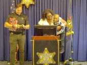 "Es mi héroe”: un niño de 3 años salvó a su mamá al hacer una videollamada a la vecina