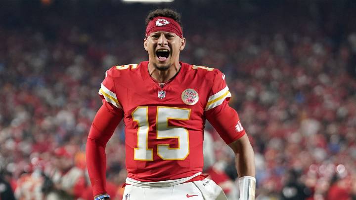 Chiefs’ Patrick Mahomes breaks Dan Marino record with TD pass vs. Lions