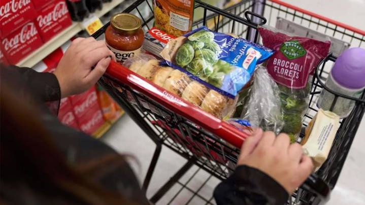 Federal food benefits to run dry starting Saturday if shutdown continues