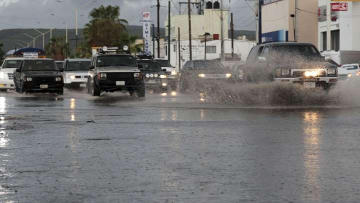 Huracán Priscilla Hoy: ¿Habrá Clases en Estados Afectados por Trayectoria del Ciclón?