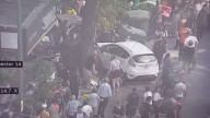 Pleno centro de Córdoba. Un chofer de aplicación chocó a una moto y atropelló a siete personas en la vereda