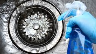 Soy ingeniero químico y éste es el sencillo truco para que tus desagües dejen de oler: "La mejor solución"