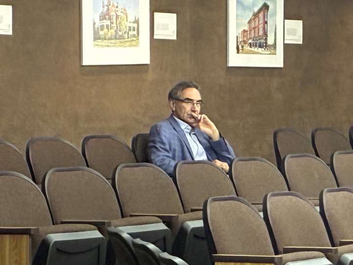 North Bay Mayor and CAO clash over hockey and golf perks approval