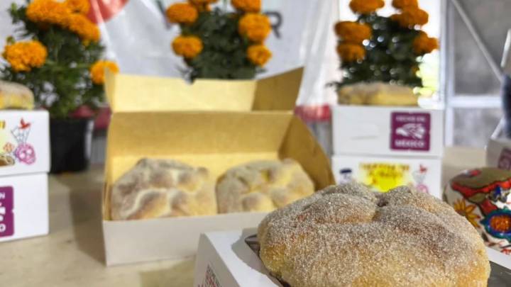 Reclusos de la CDMX elaboran pan de muerto para venta al público