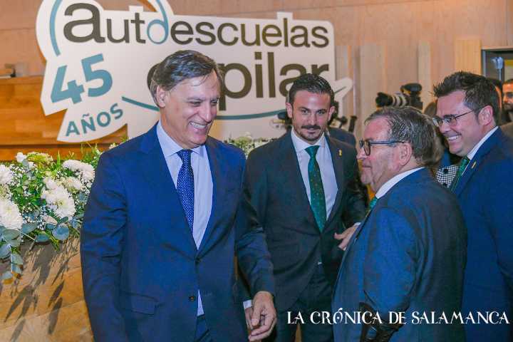 Una noche de emoción para la familia de Autoescuela El Pilar