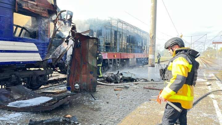 Al menos un muerto y 30 heridos tras un ataque ruso en una estación de tren de Sumi, Ucrania