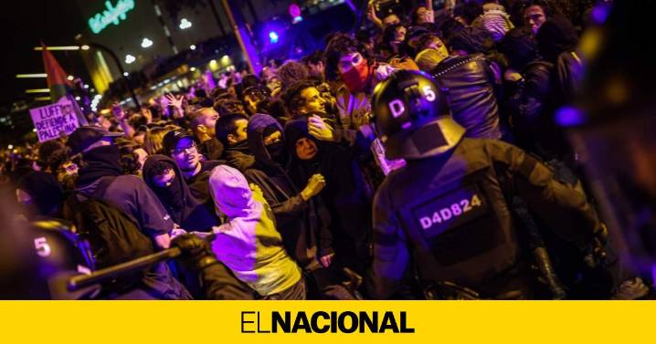 Querella contra los Mossos de un fotoperiodista herido por una bala de foam en una protesta por Palestina