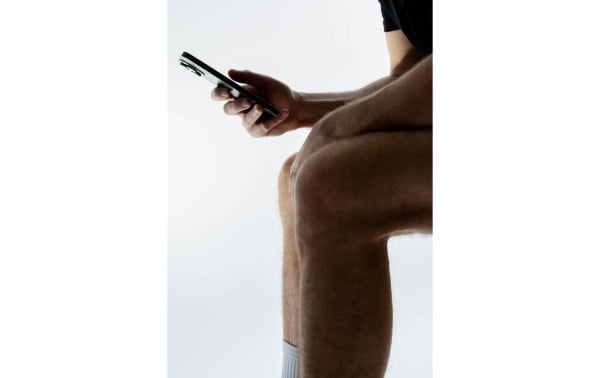 ¿Es buena idea llevar el teléfono al baño?