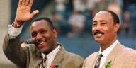 Cito Gaston, Joe Carter throw first pitches in 2025 World Series Games 1 and 2
