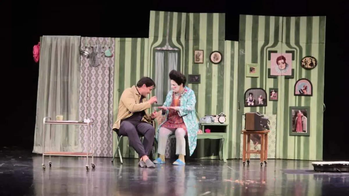 VIDEO. Chula The Clown cautiva a León rindiendo homenaje al paso del tiempo y a belleza de lo cotidiano