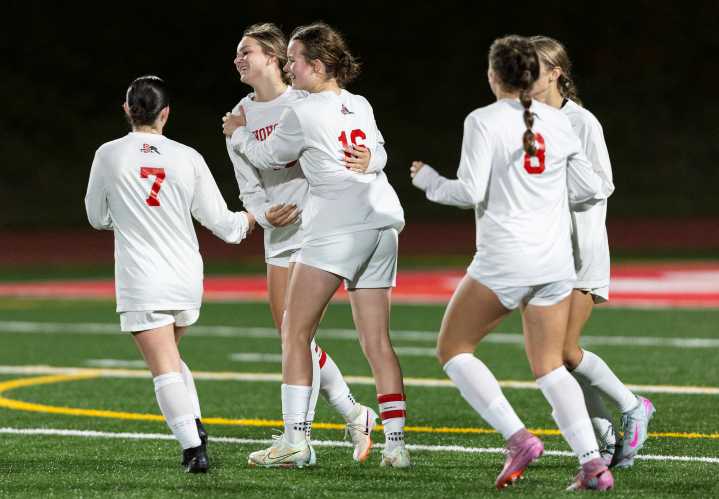 Dominant Snohomish girls soccer team tackles cancer