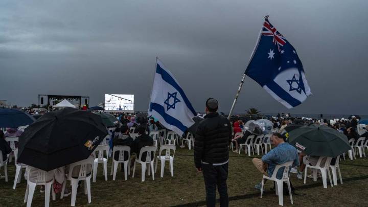 Thousands of Jewish Australians gather to celebrate release of Israeli hostages, end of war in Gaza