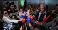 La ministra de Sanidad acude a Barajas para recibir a cuatro españoles de la segunda Flotilla de Gaza