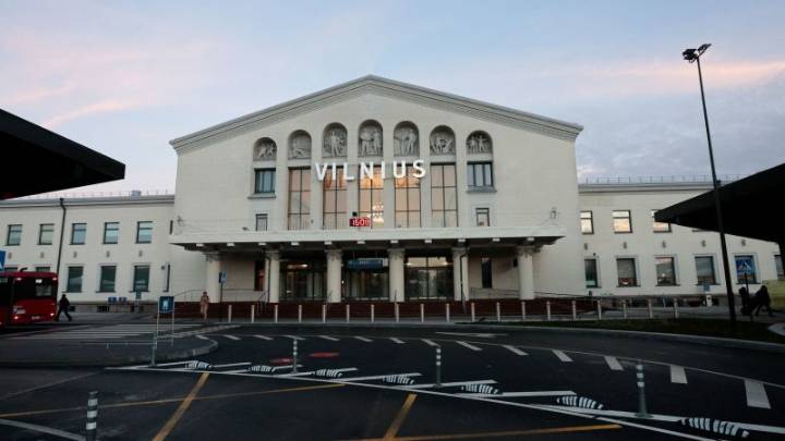 Lithuania suspends air traffic at Vilnius Airport over balloons in airspace