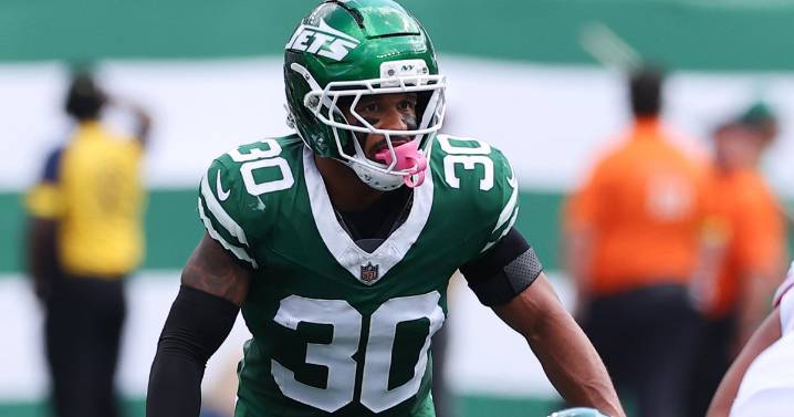 Philadelphia Eagles acquire CB Michael Carter II in trade with New York Jets, league source says