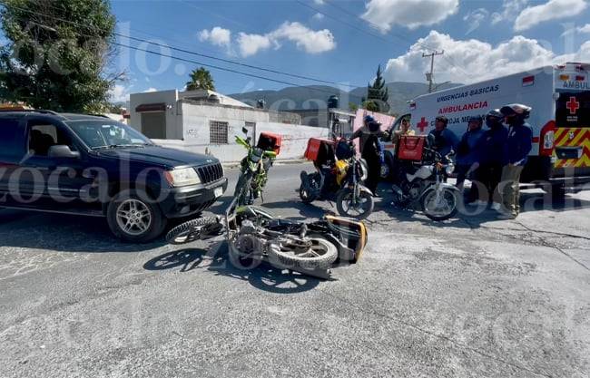 Conductor impacta a motociclista en colonia Loma Linda